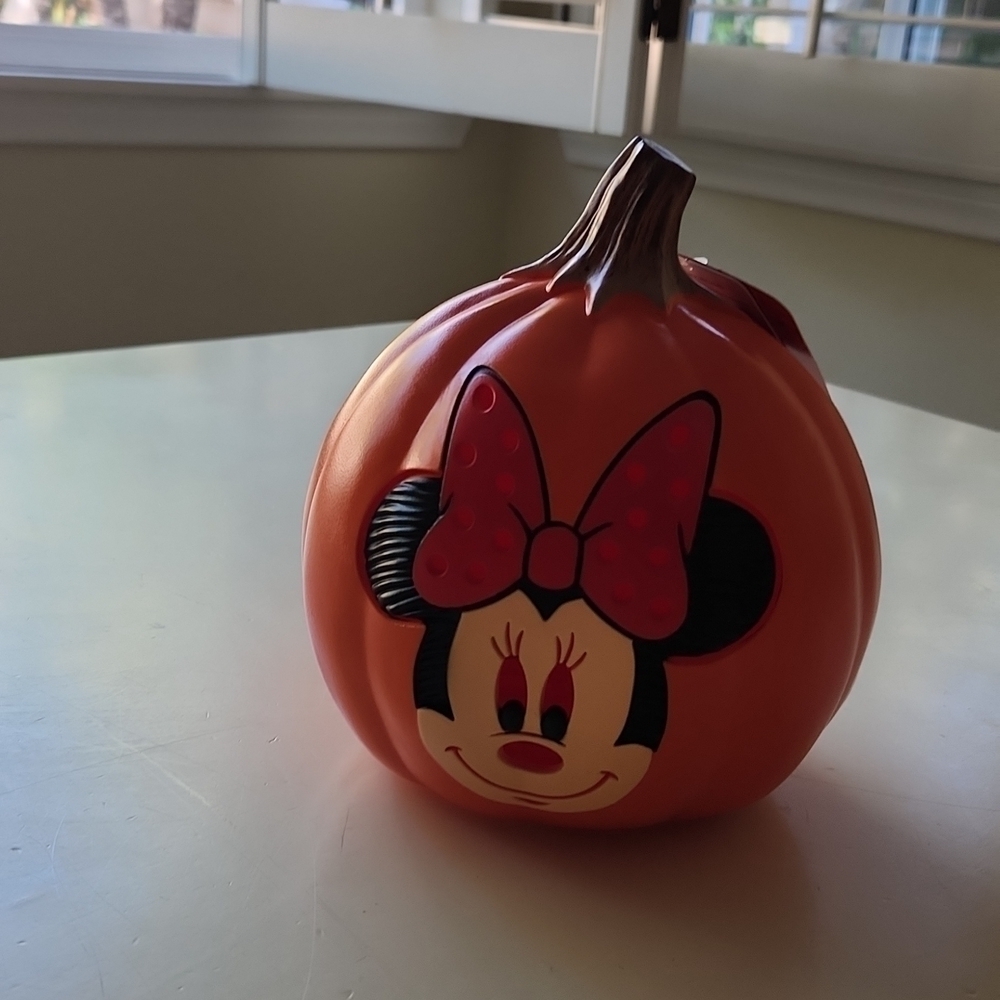 Disney Minnie Mouse Light up Pumpkin new with tags